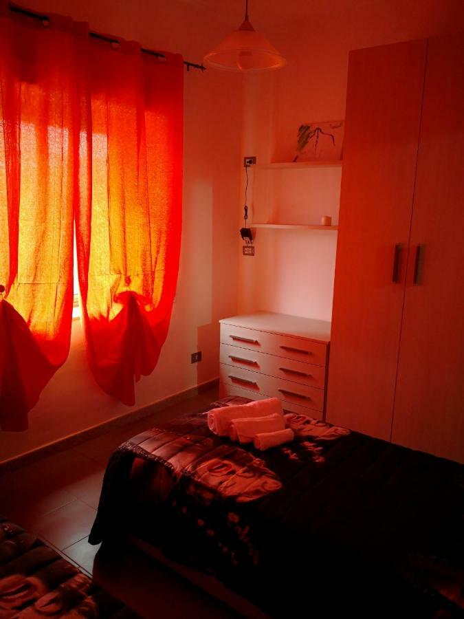Апартаменты A Casa Di Rossano E Rossella Карбония Экстерьер фото